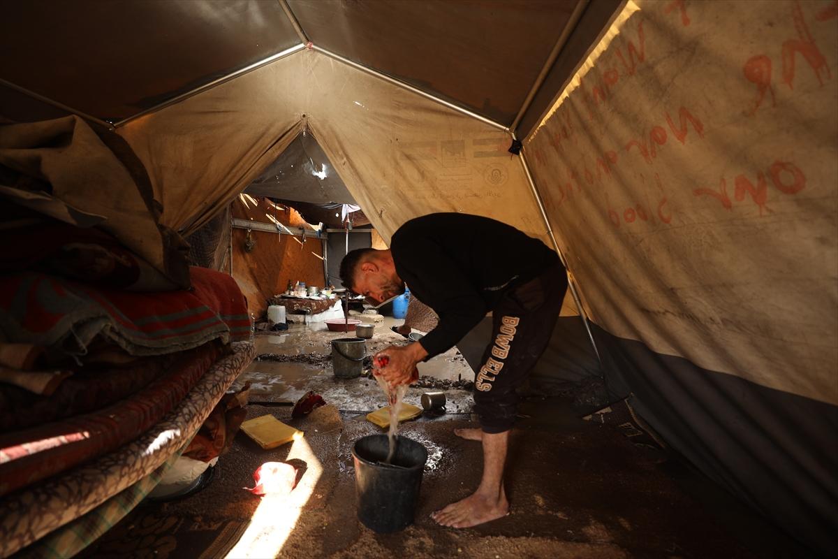 غرق خيام النازحين في غزة بسبب الأمطار