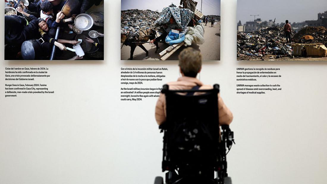 "منبه لإيقاظ الضمائر النائمة".. معرض صور للعدوان على غزة في مدريد