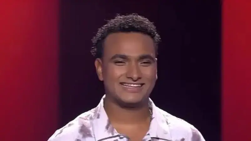 مشترك في "ذا فويس" يثير الجدل.. ويشعل التواصل