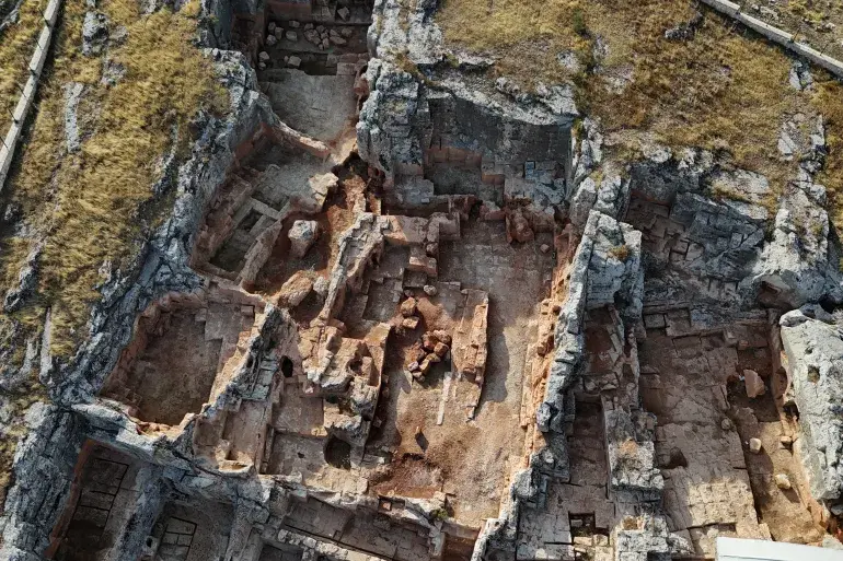 من طروادة إلى آديامان: اكتشافات أثرية لحضارات قديمة وشبكات تجارة عبر القارات